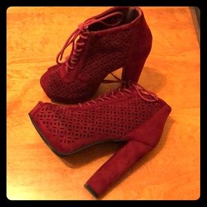 Delicacy shoe color is Wine